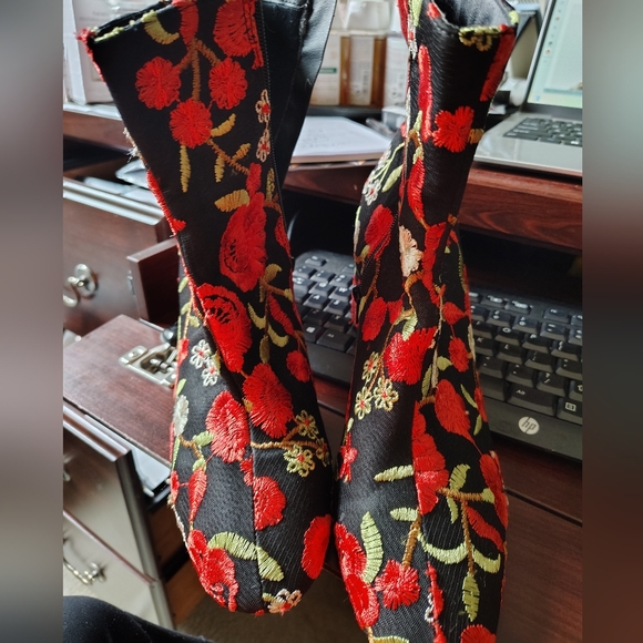 WOMEN'S BLACK FABRIC  JEAN BOOTS SIZE 10 - Picture 2 of 4